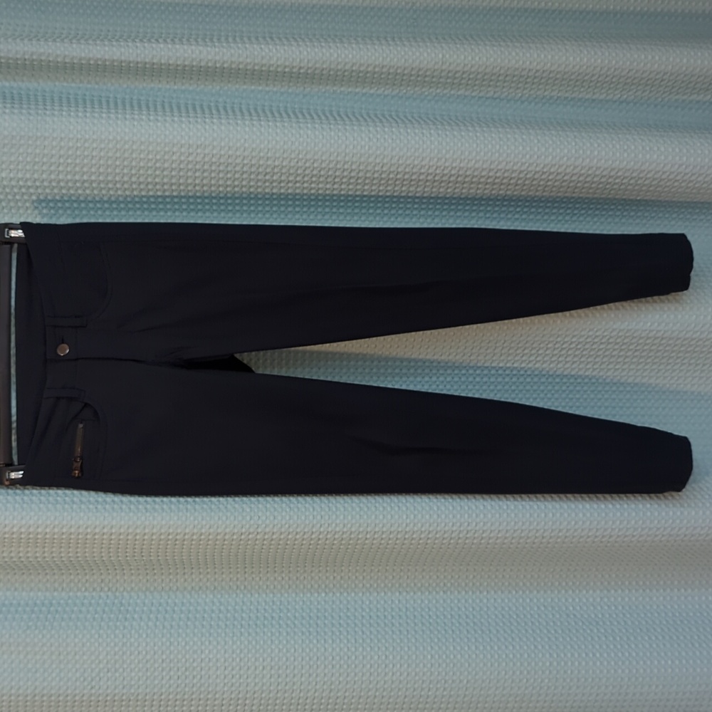 EUC Sz 4 Navy blue Lululemon trousers